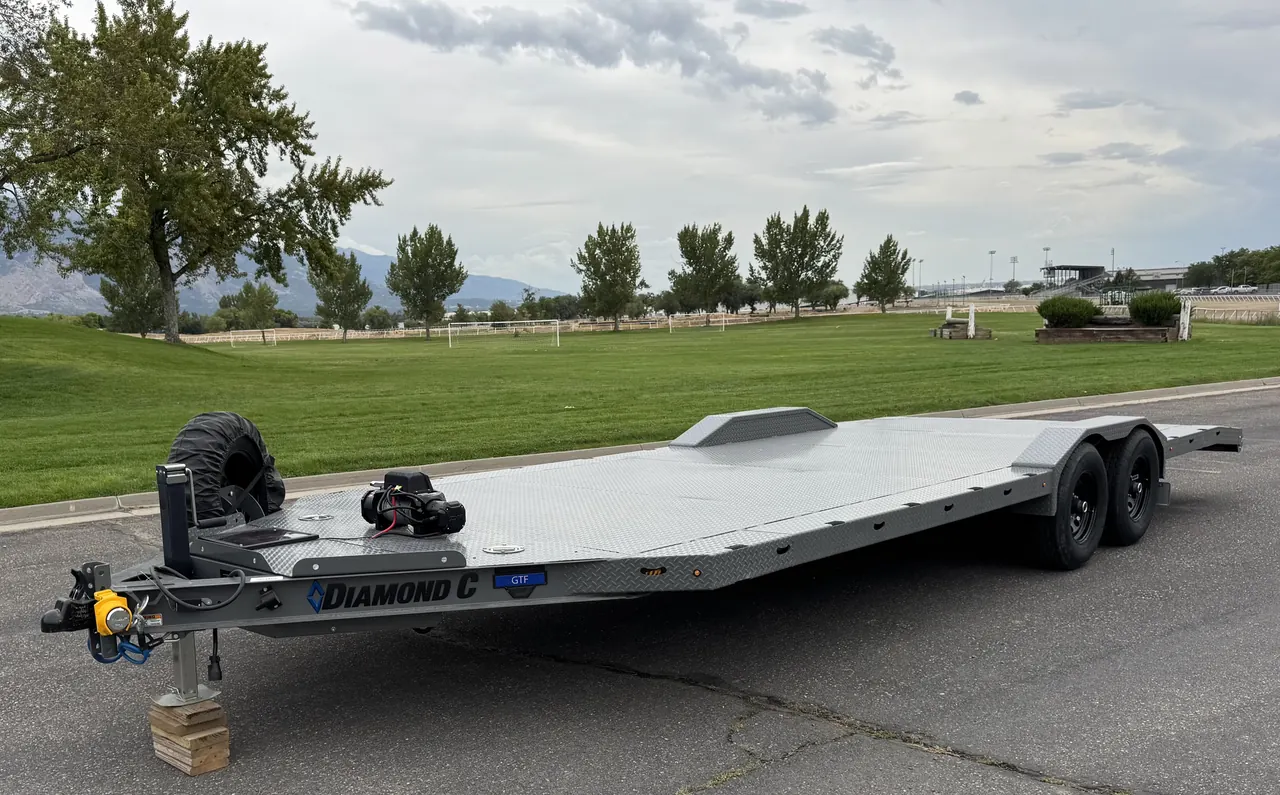 Diamond C 8.5x22 GTF car hauler side view